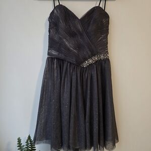 Laura Elegant Gray Strapless Dress - size 6